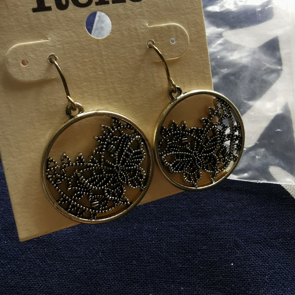 2⃣/💰15 Relic Earrings - Picture 2 of 4